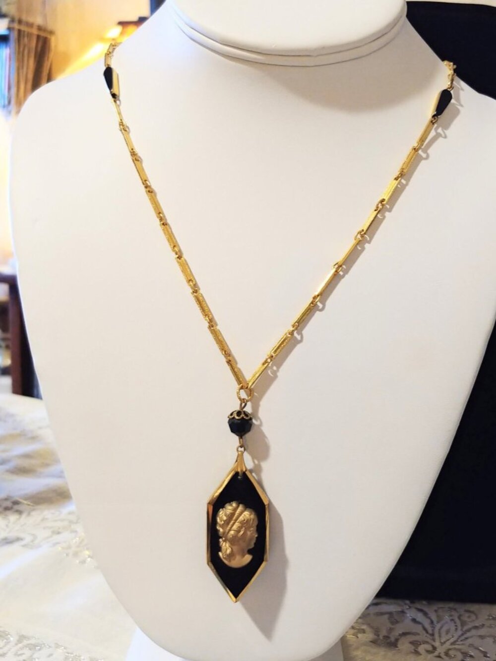 Vintage Victorian Revival Glass Black & Gold Glass Cameo Pendant Necklace